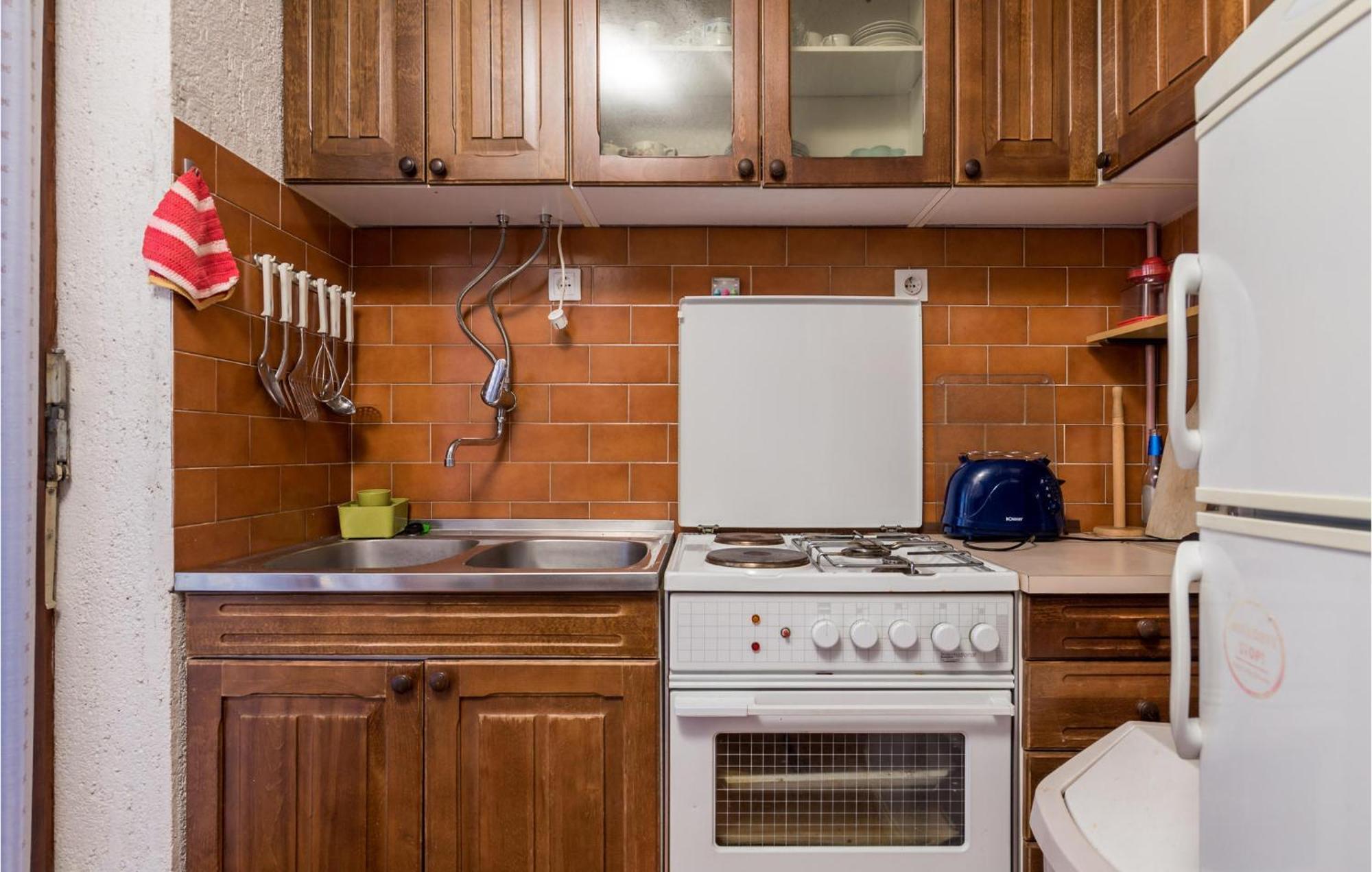2 Bedroom Nice Apartment In יבלנץ מראה חיצוני תמונה