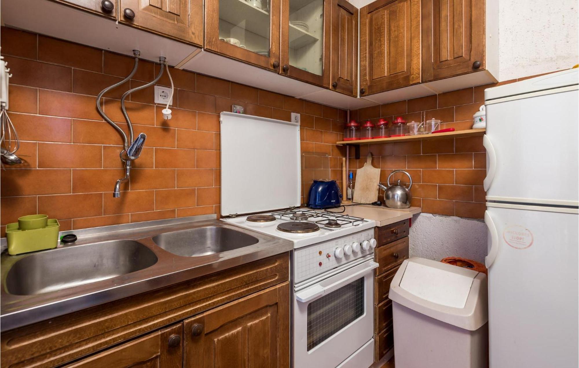 2 Bedroom Nice Apartment In יבלנץ מראה חיצוני תמונה